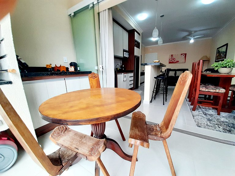 AF-37 NOVO, BEM DECORADO, BEM LOCALIZADO E ACONCHEGANTE