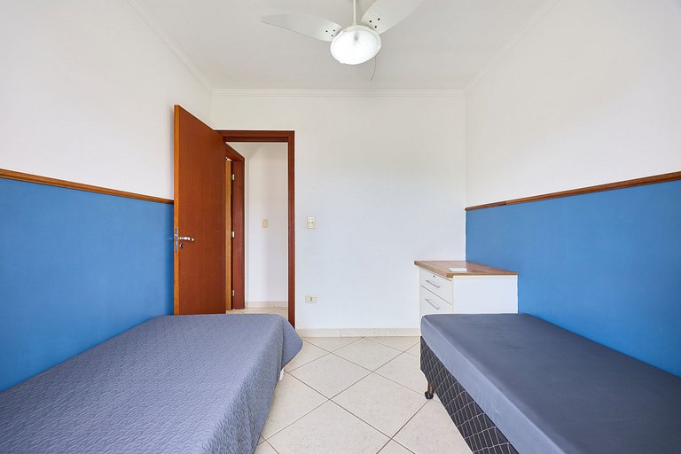 AF11: Perto das praias e comércio, piscina, ar, wi-fi, varan
