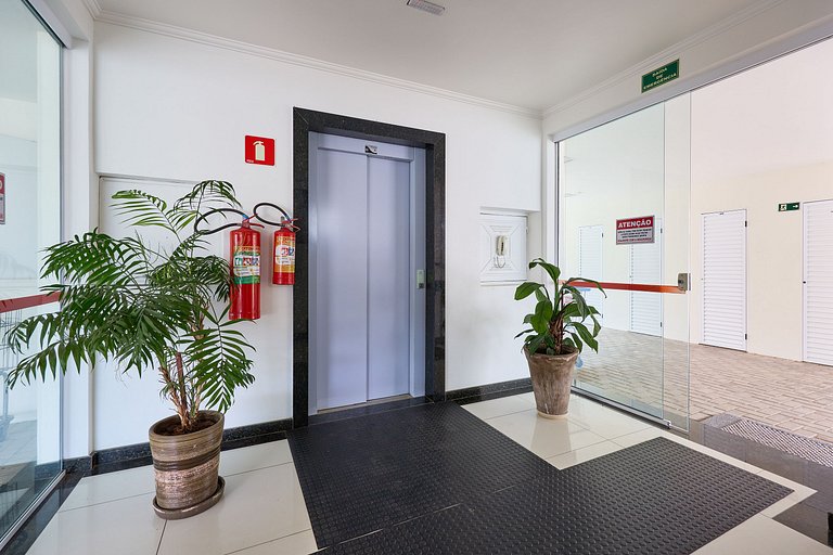 AF12: Bem localizado, completo, 2 vagas!