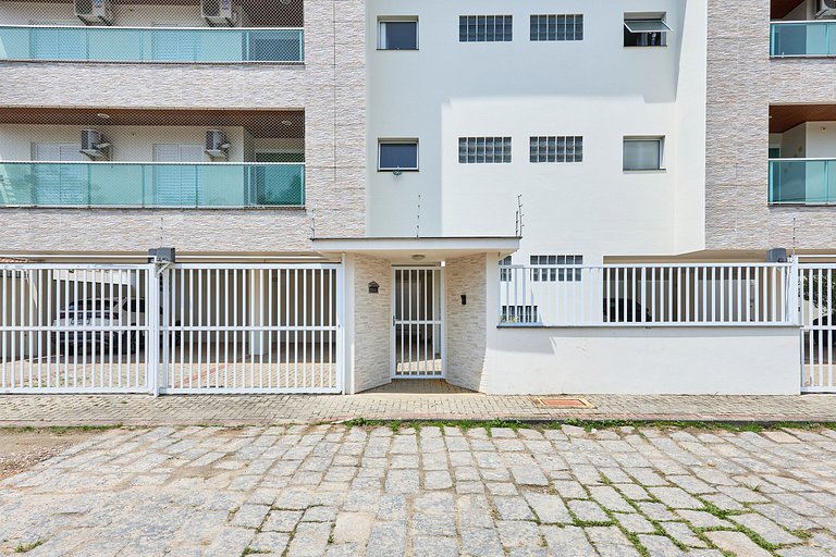 AF12: Bem localizado, completo, 2 vagas!