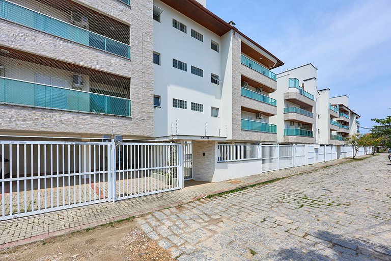 AF12: Bem localizado, completo, 2 vagas!