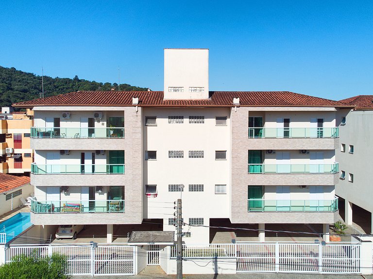 AF12: Bem localizado, completo, 2 vagas!