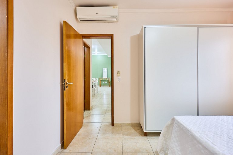 Af-70 Apartamento espaçoso com vista para o mar