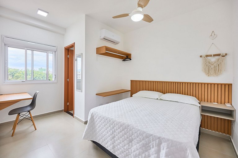 Itaguá: Apto Novo c/ Piscina, Varanda e Ar Cond.