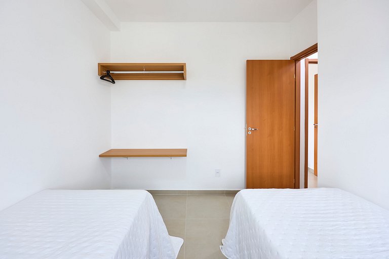 Itaguá: Apto Novo c/ Piscina, Varanda e Ar Cond.