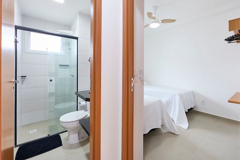 Itaguá: Apto Novo c/ Piscina, Varanda e Ar Cond.