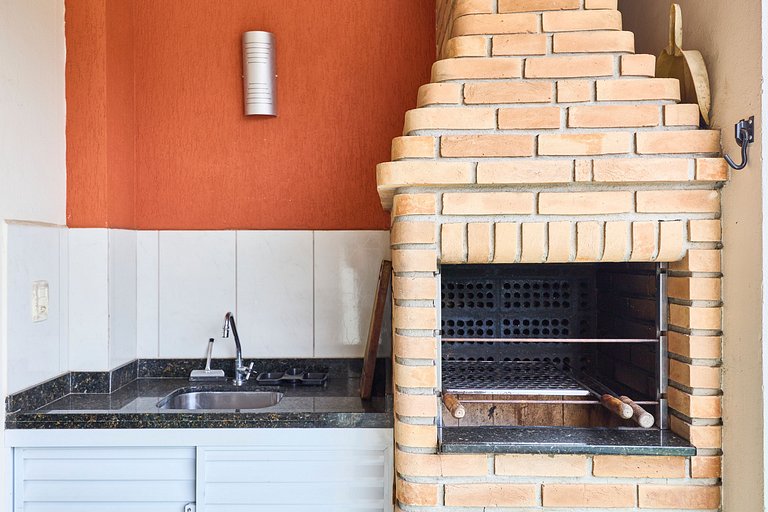 AF12: Bem localizado, completo, 2 vagas!