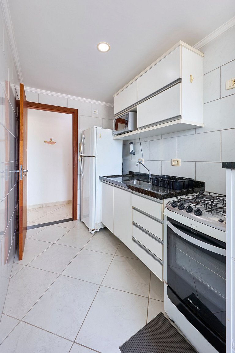 AF12: Bem localizado, completo, 2 vagas!