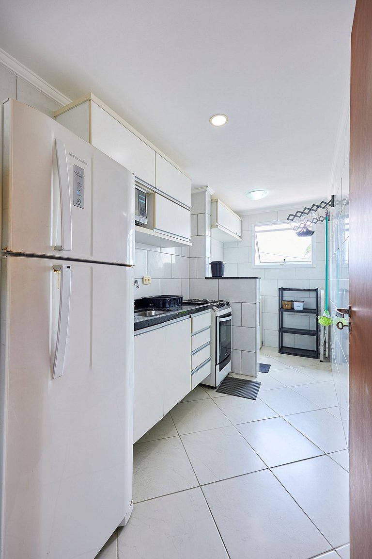 AF12: Bem localizado, completo, 2 vagas!