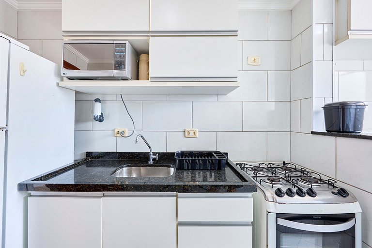 AF12: Bem localizado, completo, 2 vagas!