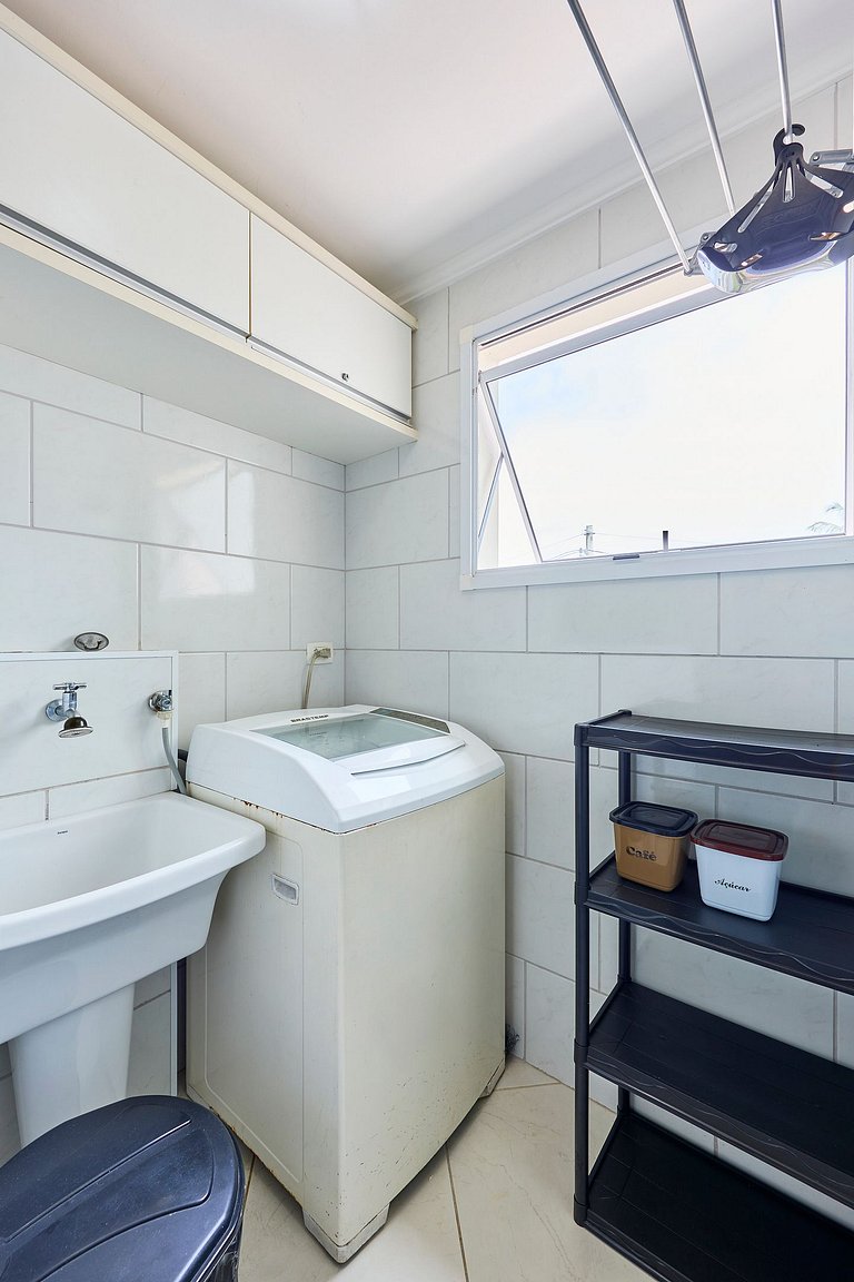 AF12: Bem localizado, completo, 2 vagas!