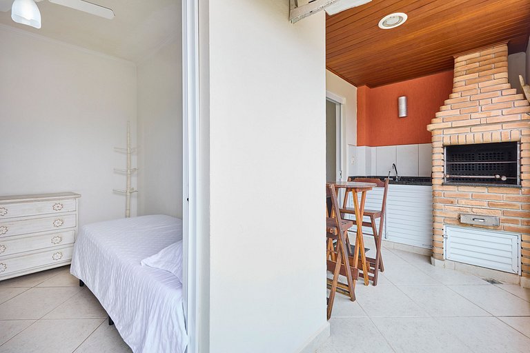 AF12: Bem localizado, completo, 2 vagas!