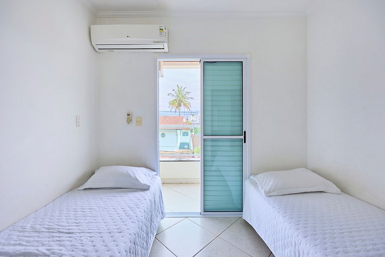 AF12: Bem localizado, completo, 2 vagas!