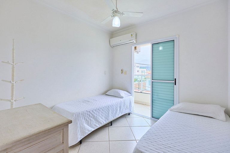 AF12: Bem localizado, completo, 2 vagas!